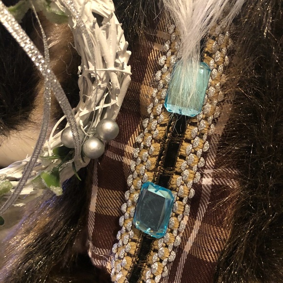 SANTA CLAUS HOLDING A JEWELED STAFF AND WREATH - Picture 14 of 15